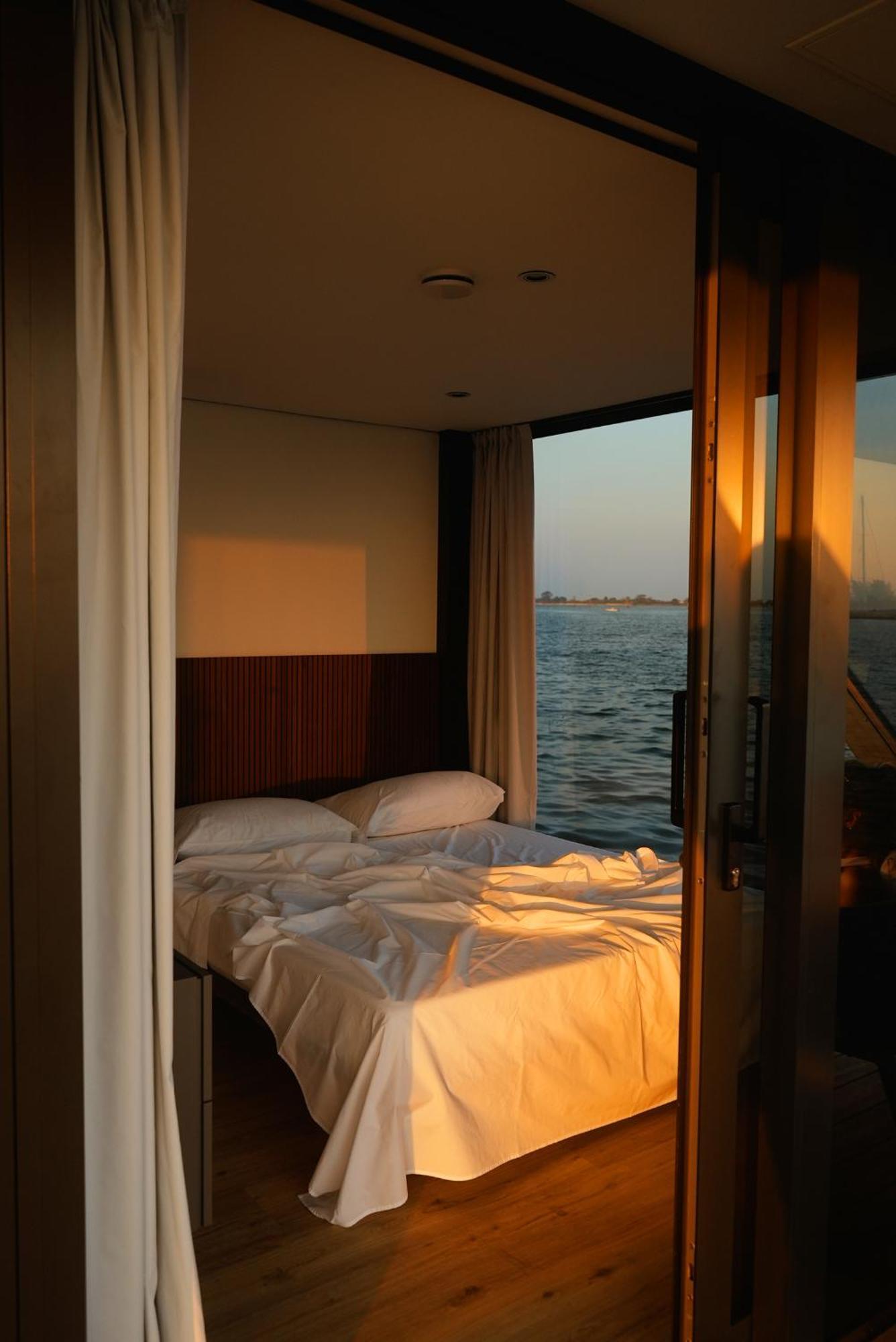 Bateau-hôtel Aqva The Exclusive Water Loft In *