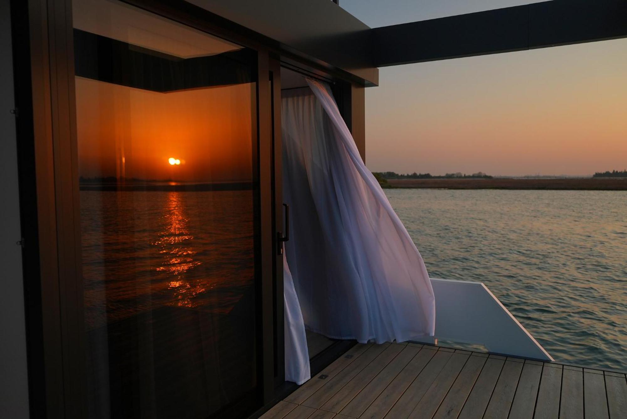 Aqva The Exclusive Water Loft In Bateau-hôtel *