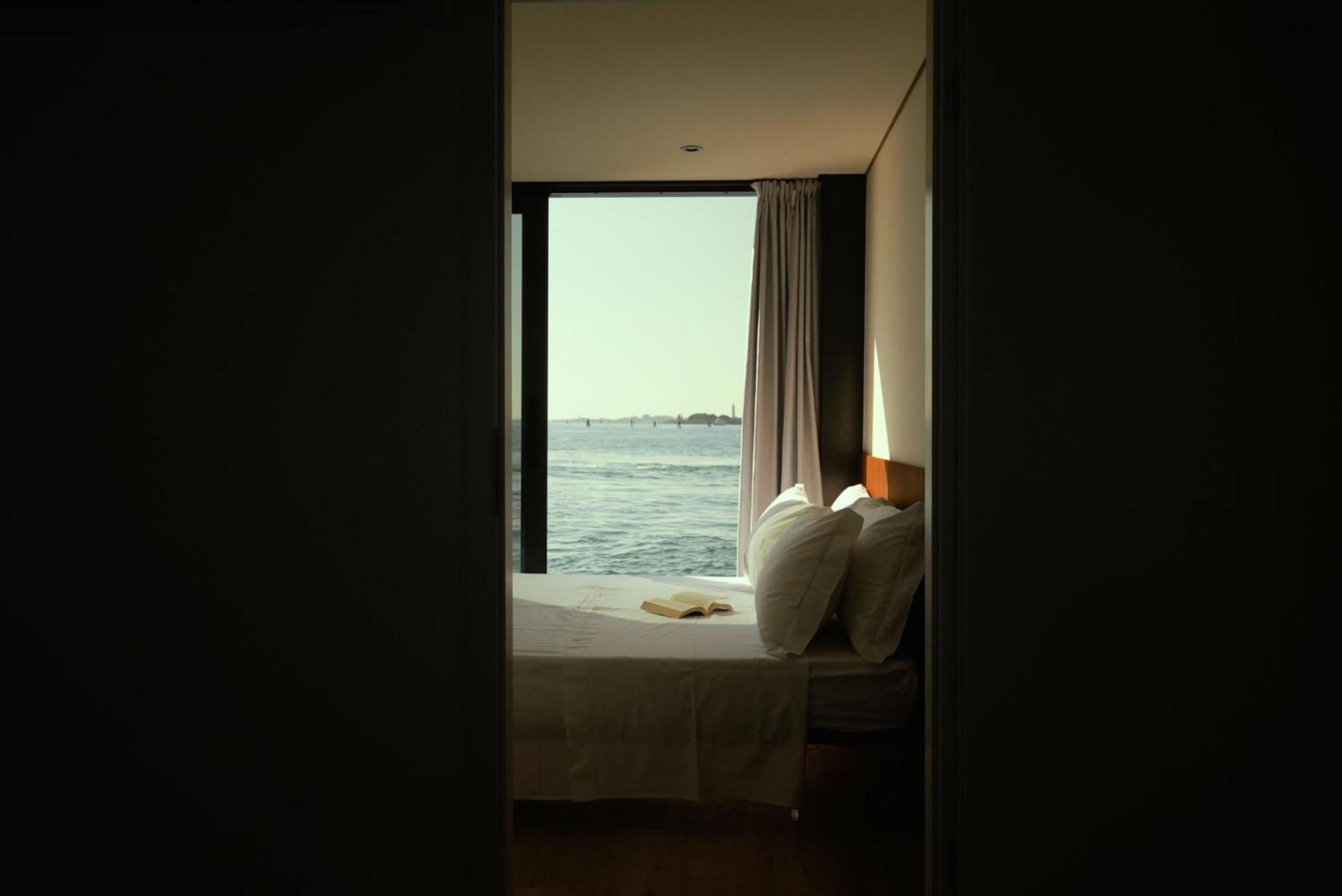 Aqva The Exclusive Water Loft In Botel